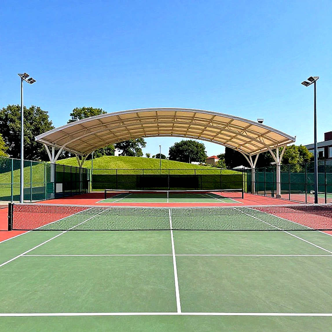 Nhãn 'Tennis' trên một bản tin không có quần vợt: giải mã lỗi phân loại dữ liệu thể thao