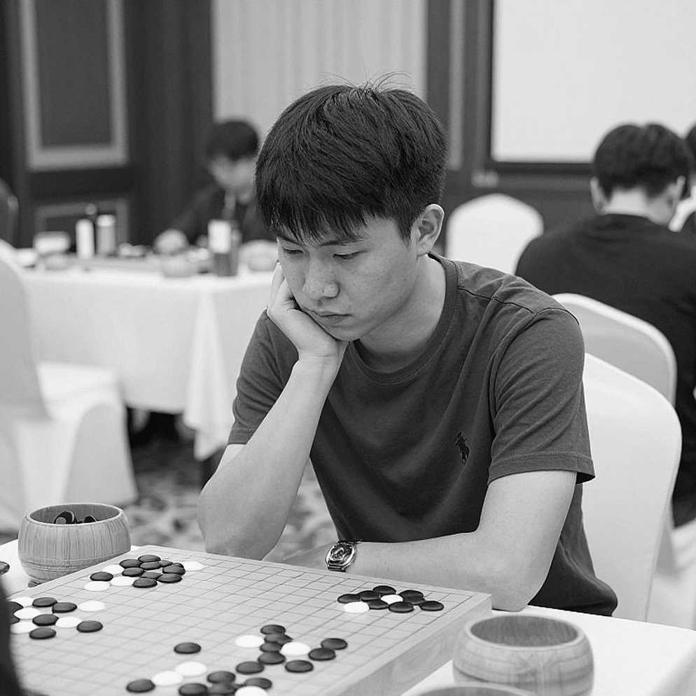 Ba nước cờ đánh rơi cả trận đội: Giải mã cú sụp đổ của Nihal Sarin ở Olympiad Samarkand Ba nước cờ đánh rơi cả trận đội: Giải mã cú sụp đổ của Nihal Sarin ở Olympiad Samarkand