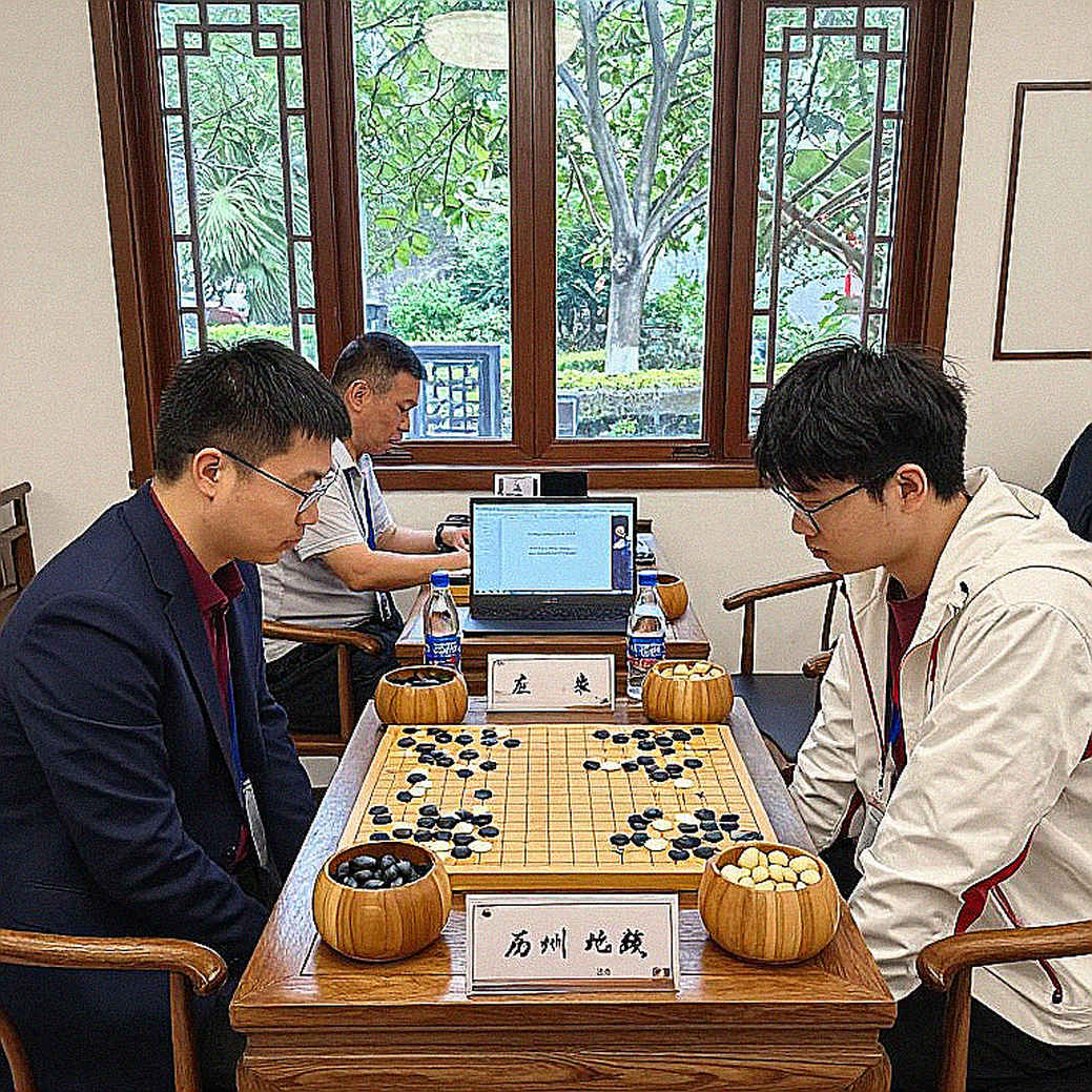 ChessBase số 225: tiêu đề bán tin, phần thân bán một thói quen
