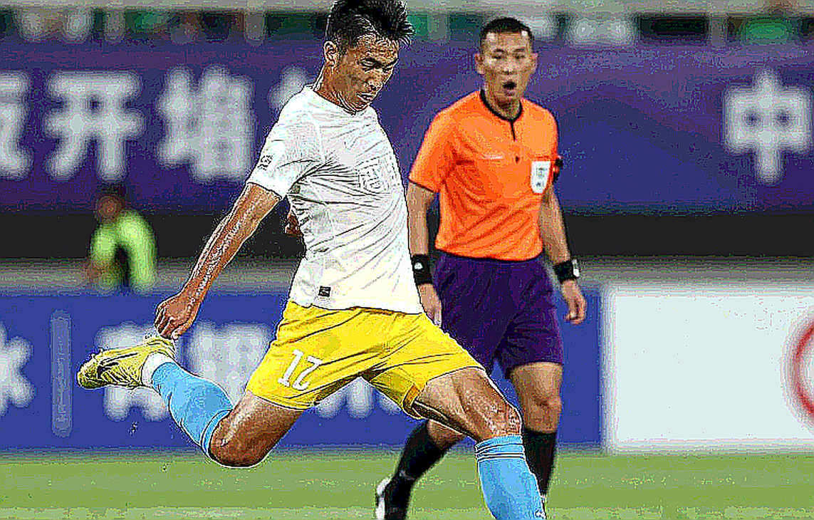 Đình Bắc, the third captain's armband and the 4-2 win over Pakistan: reading a sample that is not yet closed