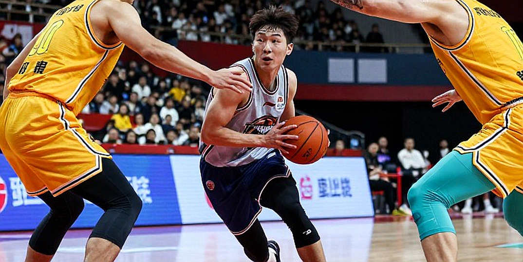 Heat mở màn: 3/20 của Klay Thompson là nhiễu, căng cơ bẹn của Adebayo mới là tín hiệu