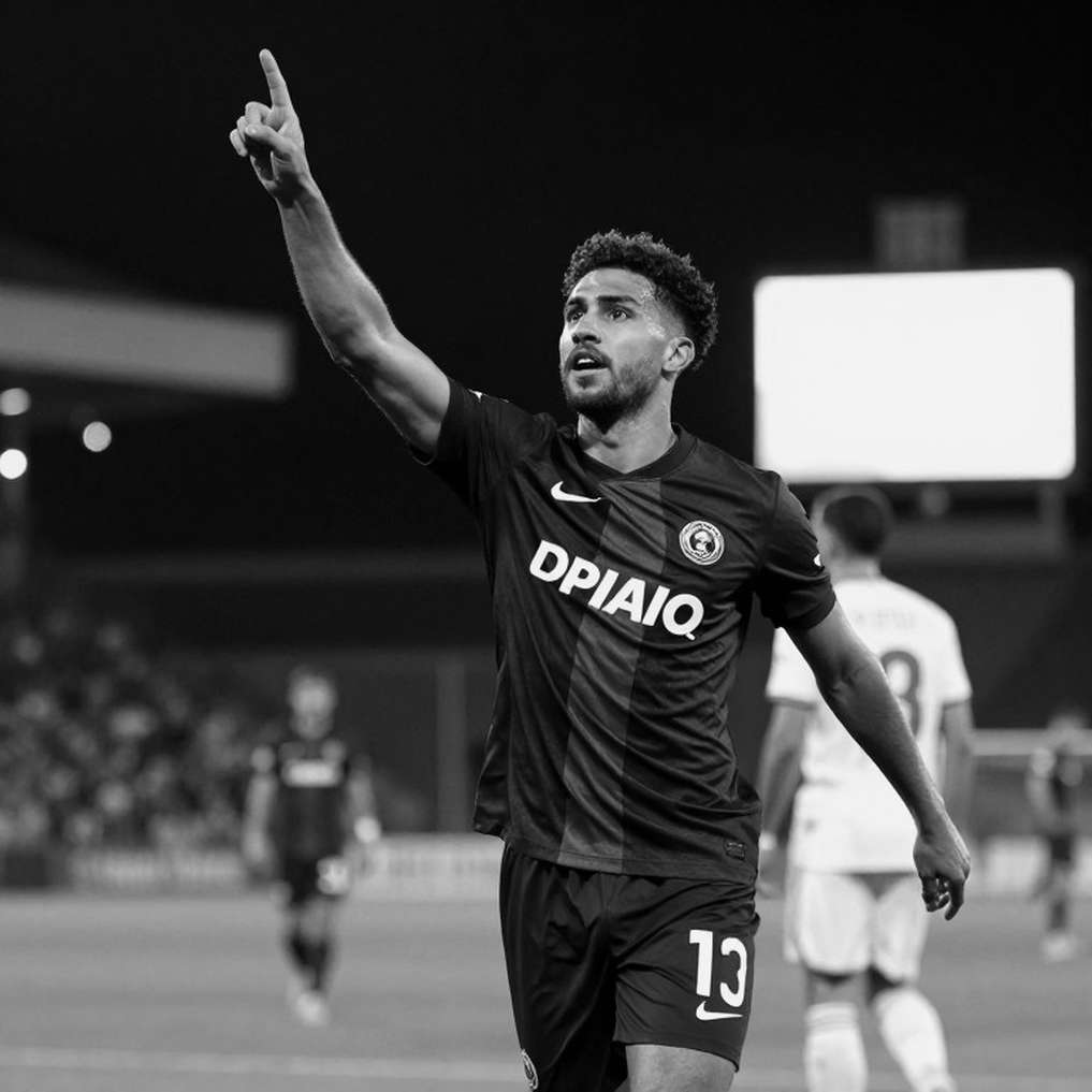 Xuan Son's Injury Opens the Door for Williams Minh Hoang: A Generational Handover Test at Thailand's Threshold Xuan Son's Injury Opens the Door for Williams Minh Hoang: A Generational Handover Test at Thailand's Threshold