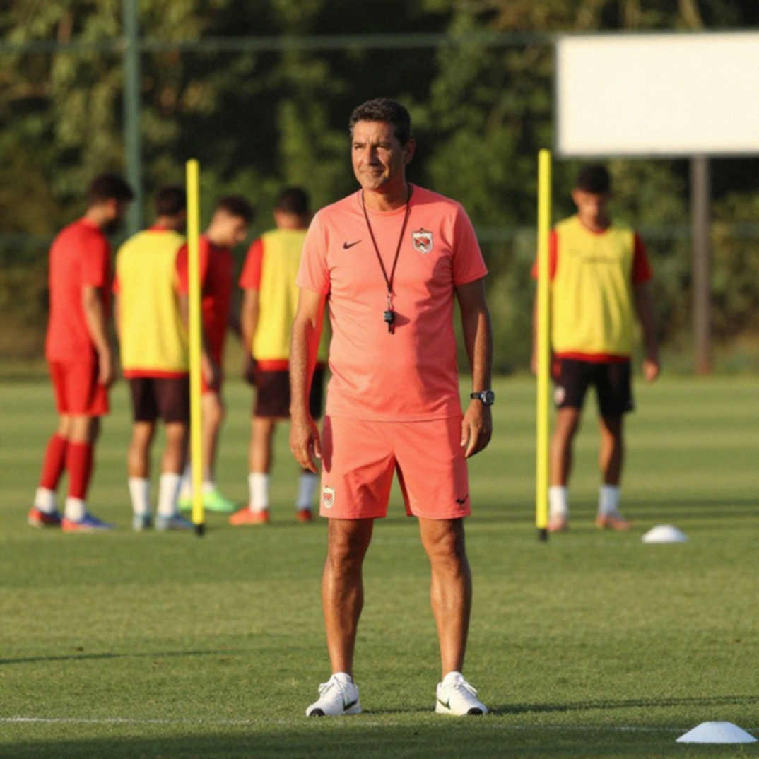 SLNA lên đỉnh V.League 2026-2027: 11 điểm, bốn bàn thua và một khoảng cách mong manh