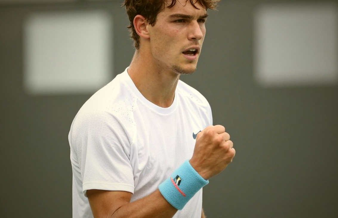 Alcaraz Reaches Tokyo Semifinal as Shapovalov Retires: The Real Signal Was the First-Set Tiebreak Alcaraz Reaches Tokyo Semifinal as Shapovalov Retires: The Real Signal Was the First-Set Tiebreak