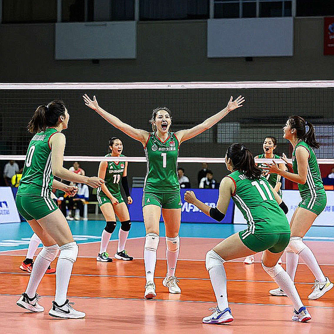 Ho Thi Kim Dung và khoảng trống phía sau tấm huy chương vàng bóng chuyền đại học 2026